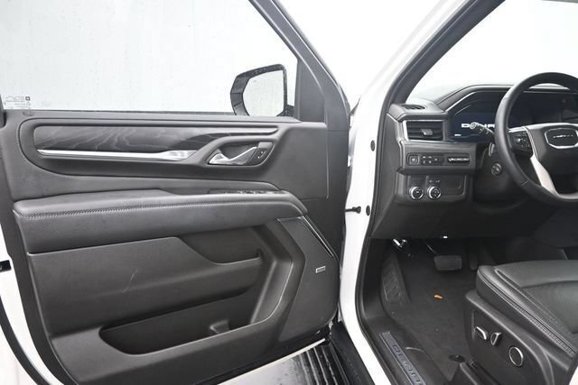 Used 2024 GMC Yukon Denali RWD image 17