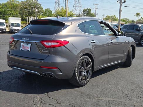 Used 2019 Maserati Levante GranLusso image 11