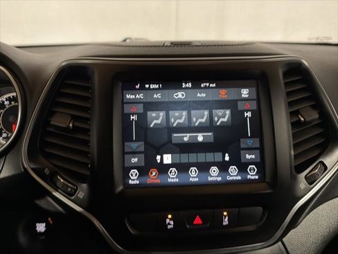 Used 2021 Jeep Cherokee Latitude Lux w/ Comfort/Convenience Group image 28