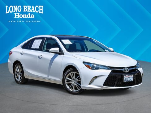 Used 2017 Toyota Camry SE FWD image 1