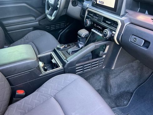 Certified 2025 Toyota Tacoma SR5 AWD/4WD image 19