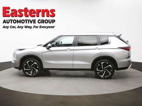 Used 2024 Mitsubishi Outlander SE image 59