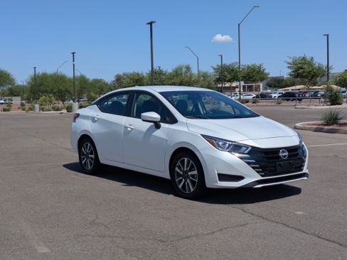 Used 2024 Nissan Versa SV FWD image 8