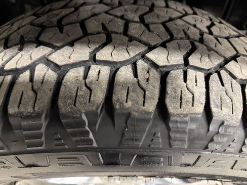 Used 2010 GMC Canyon SLE image 15