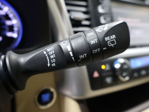 Used 2019 Toyota Highlander XLE image 39