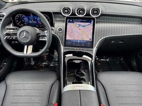 Used 2025 Mercedes-Benz GLC 300 4MATIC image 12