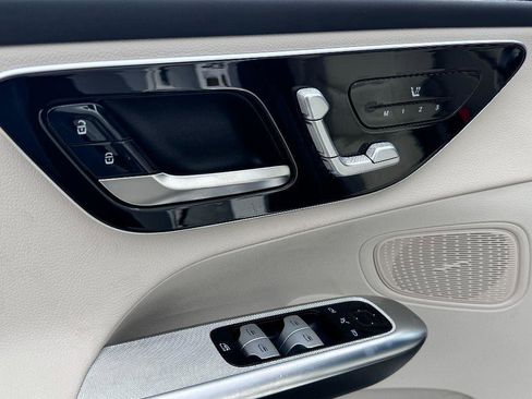 Used 2023 Mercedes-Benz GLC 300 4MATIC image 18