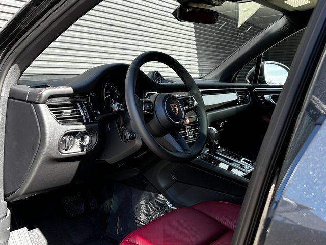 Certified 2026 Porsche Macan AWD/4WD image 4
