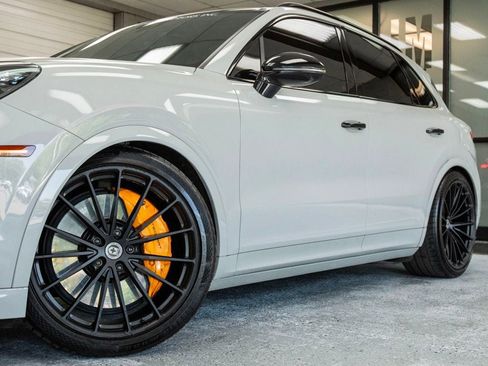 Used 2021 Porsche Cayenne Turbo image 19