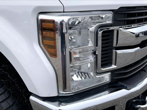 Used 2019 Ford F250 XLT w/ XLT Premium Package image 30