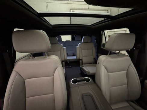 Used 2022 Chevrolet Tahoe Z71 w/ Luxury Package image 31