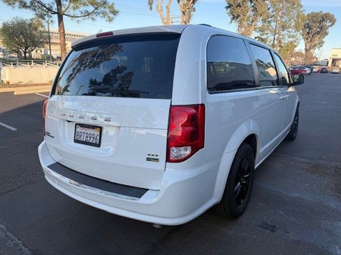 Used 2019 Dodge Grand Caravan GT image 3