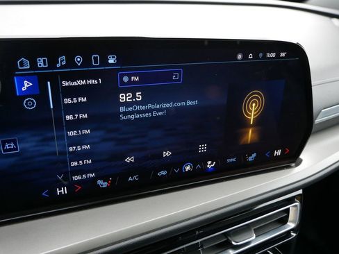 Used 2024 Chevrolet Traverse LT image 17