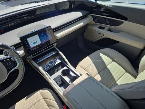 Used 2025 Lincoln Nautilus Reserve AWD/4WD image 29