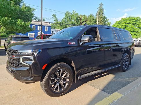Used 2023 Chevrolet Suburban Z71 w/ Luxury Package AWD/4WD image 3