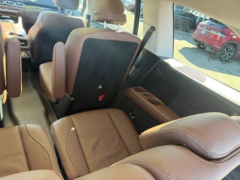 Used 2024 Mercedes-Benz GLS 450 4MATIC image 13