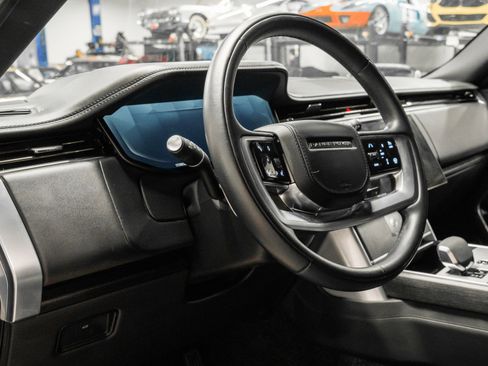 Used 2024 Land Rover Range Rover Autobiography image 12