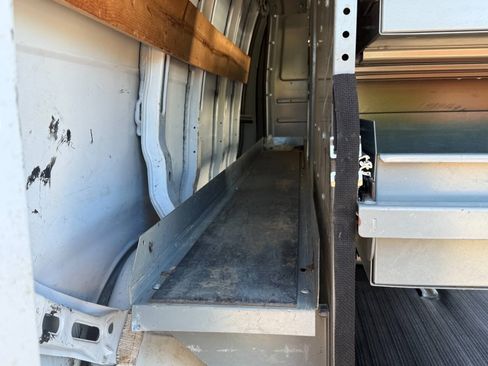 Used 2017 Chevrolet Express 2500 RWD image 23