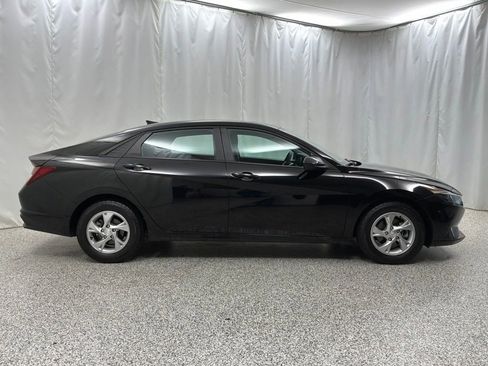 Used 2022 Hyundai Elantra SE FWD image 6