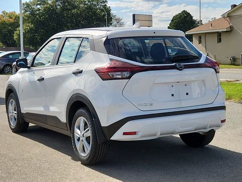 New 2025 Nissan Kicks Play S image 4