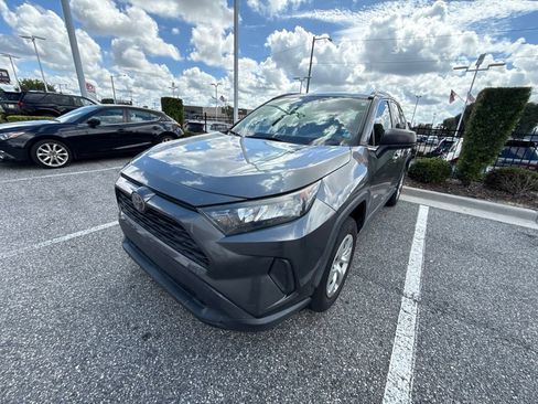 Used 2021 Toyota RAV4 LE FWD image 4
