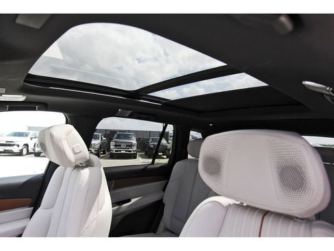 New 2026 Cadillac Vistiq Luxury image 24