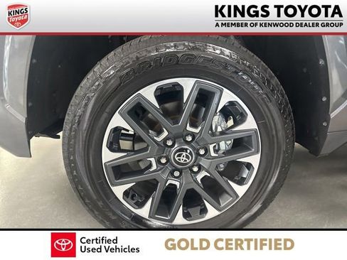 Used 2025 Toyota Tundra Limited AWD/4WD image 24