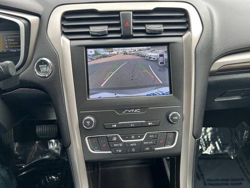 Used 2019 Ford Fusion SEL FWD image 34