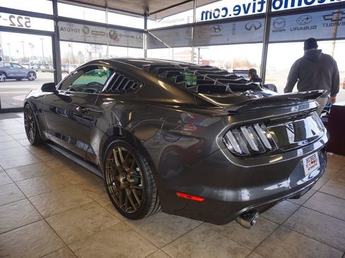 Used 2015 Ford Mustang GT image 4