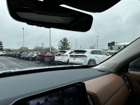 Certified 2024 Nissan Pathfinder Platinum image 38