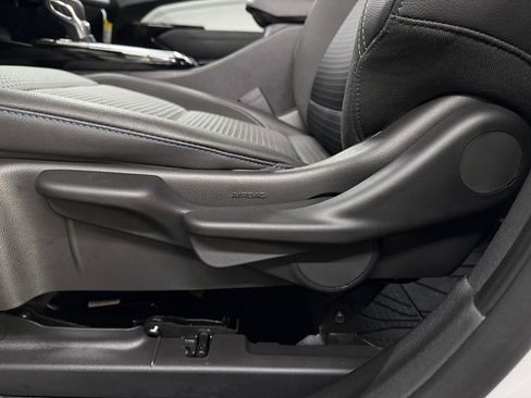 Used 2025 Chevrolet Trax LT w/ Driver Confidence Package image 16