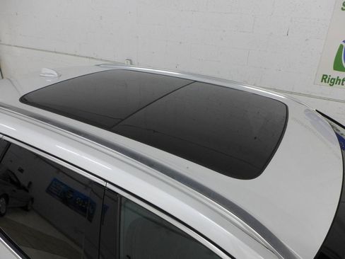 Used 2023 Volvo XC60 B5 Plus w/ Climate Package AWD/4WD image 12