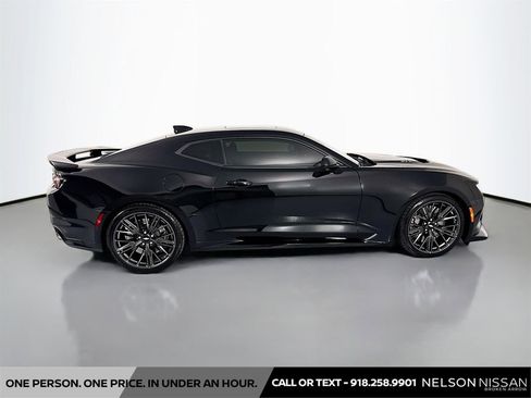 Used 2019 Chevrolet Camaro ZL1 RWD image 4