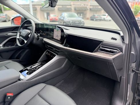 Used 2025 Audi Q5 Premium w/ Convenience Package AWD/4WD image 23