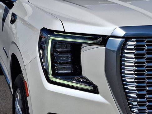 Used 2024 GMC Yukon XL Denali w/ Denali Reserve Package AWD/4WD image 9