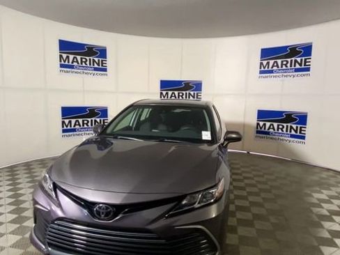 Used 2022 Toyota Camry LE image 5
