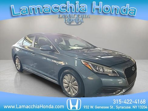 Used 2016 Hyundai Sonata SE image 1
