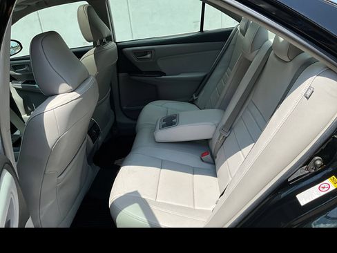 Used 2016 Toyota Camry XLE w/ Moonroof Package FWD image 11