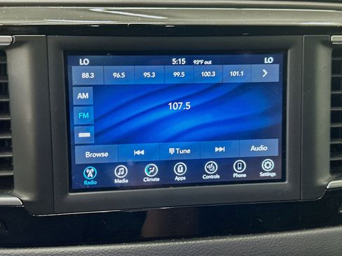 Used 2020 Chrysler Pacifica Touring-L FWD image 21