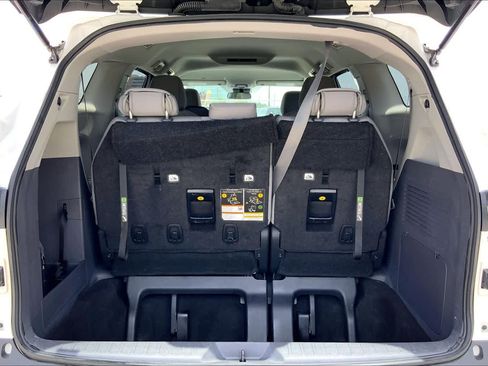 Used 2023 Toyota Sienna LE FWD image 34