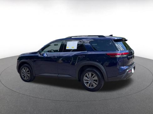 Used 2025 Nissan Pathfinder SV FWD image 10