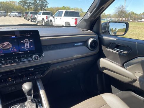 Used 2023 Chevrolet Colorado ZR2 w/ ZR2 Convenience Package III image 23