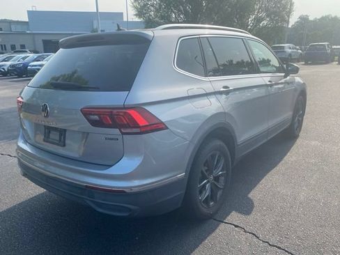 Used 2022 Volkswagen Tiguan SE w/ Panoramic Sunroof Package AWD/4WD image 11