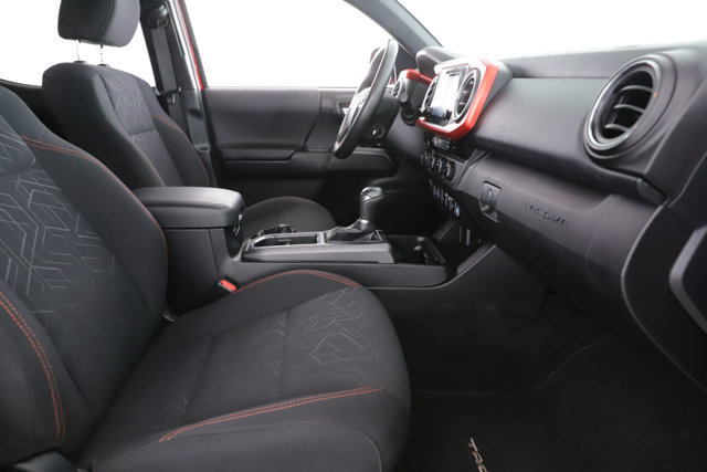 Used 2017 Toyota Tacoma TRD Off-Road w/ Premium & Technology Package AWD/4WD image 31