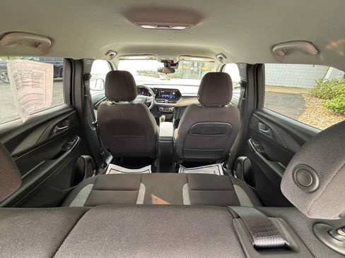 Used 2025 Chevrolet TrailBlazer LT AWD/4WD image 7