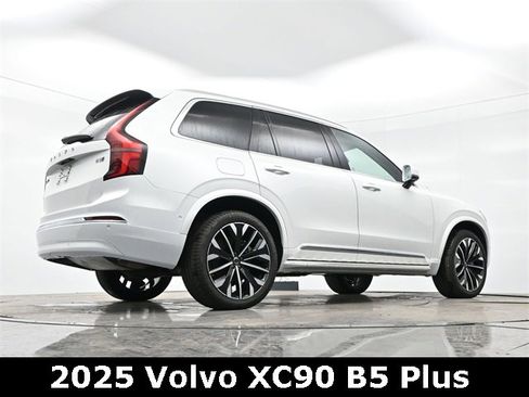 Used 2025 Volvo XC90 B5 Plus w/ Protection Package Premier image 32