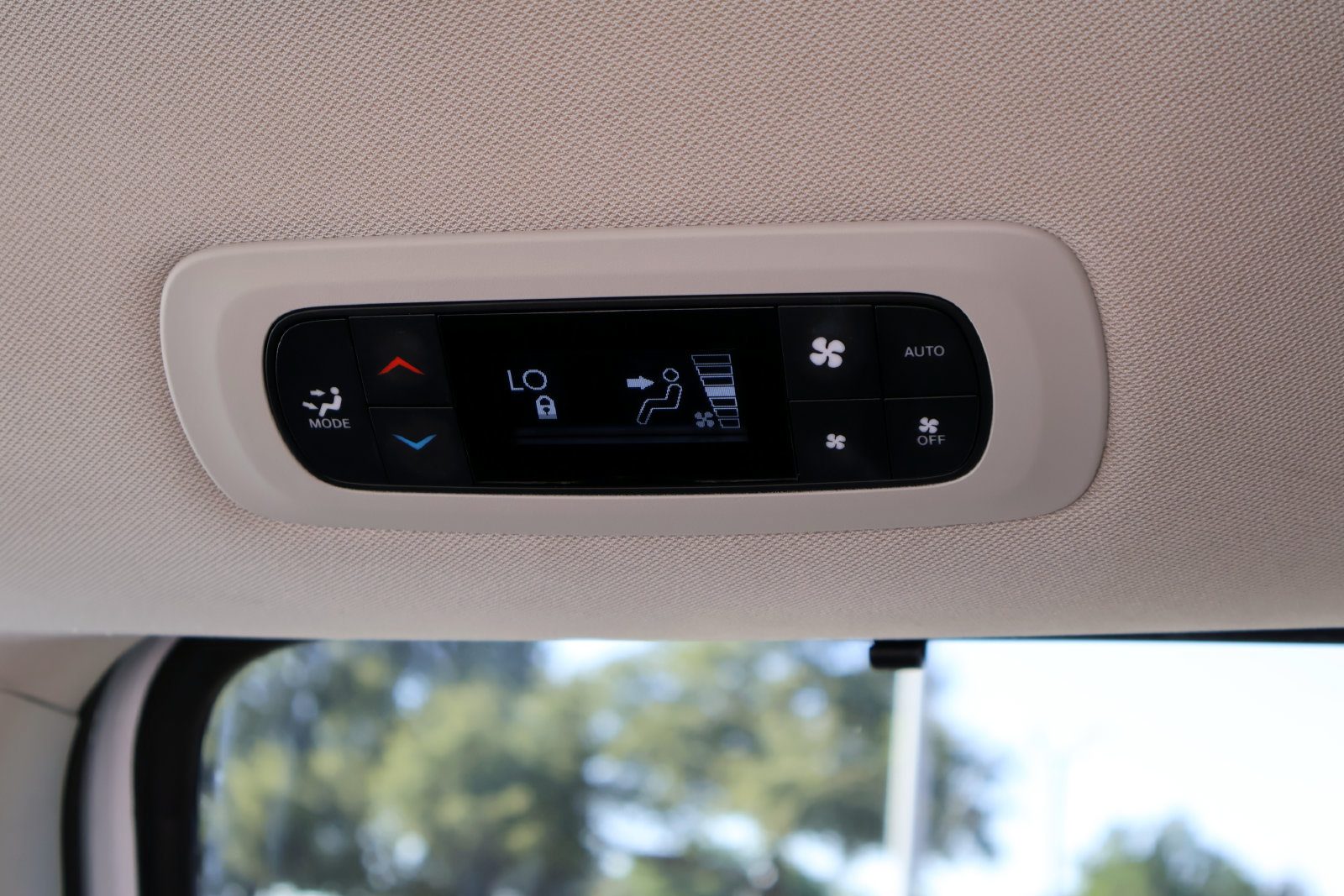 Used 2024 Chrysler Pacifica Touring-L FWD image 17