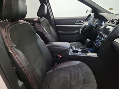 Used 2018 Ford Explorer XLT w/ Equipment Group 202A AWD/4WD image 21