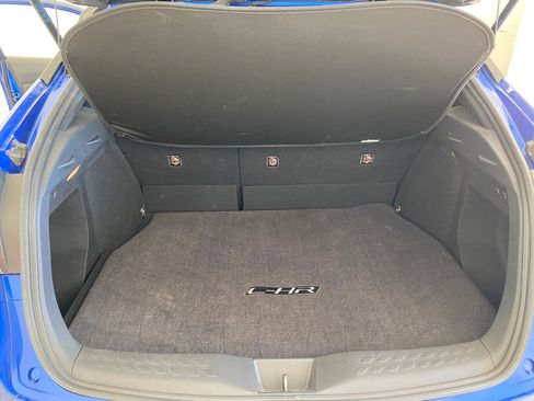 Used 2020 Toyota C-HR XLE image 30