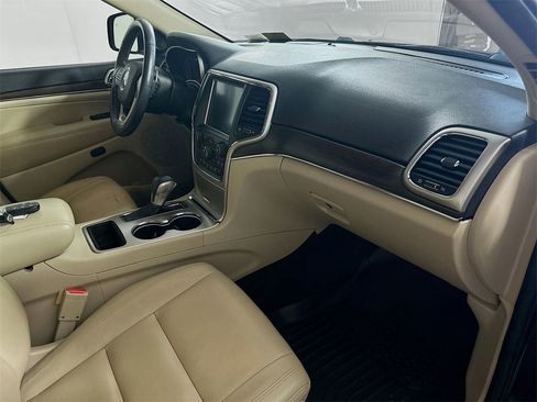 Used 2017 Jeep Grand Cherokee Limited image 31